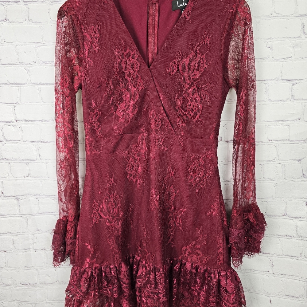 Lulu's Chic Lace Dress. Ruffled Mini Dress. Burgandy Sz Sm.
